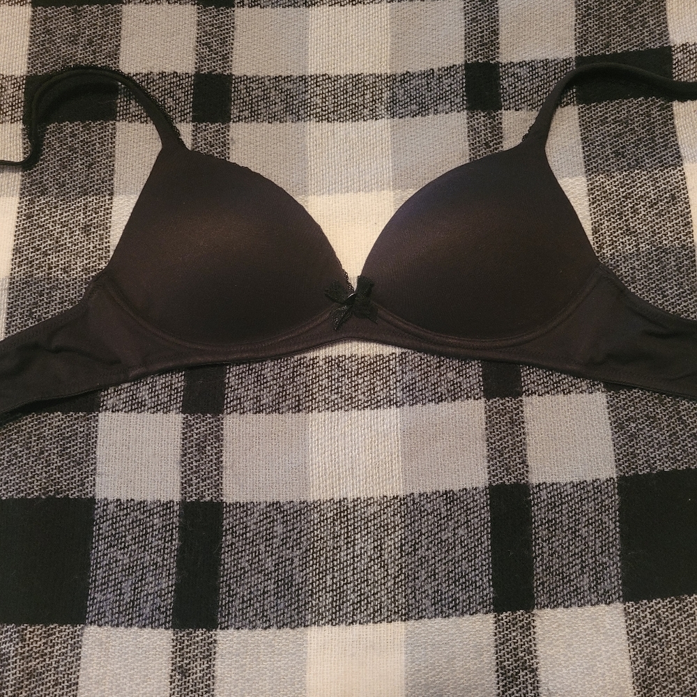 Victoria's secret body by Victoria no wire bra 32b